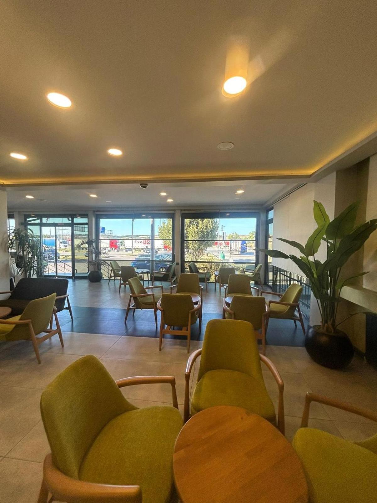 Goldeneye Hotel & Casino Svilengrad Exterior foto The lounge at the airport
